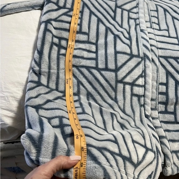 Vera Bradley Plush Fleece Robe S/M~ Warm And Cozy~ Blue Gray. - Picture 9 of 9